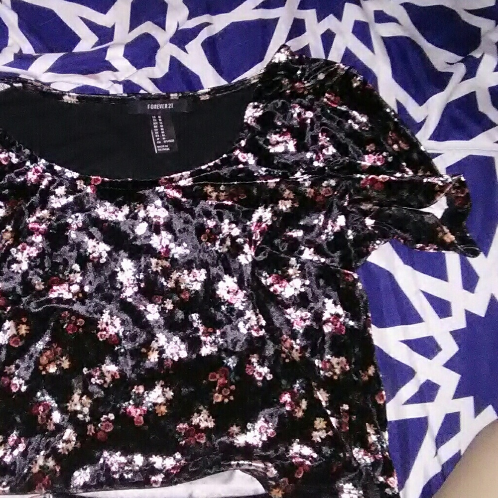 Floral velvet crop top